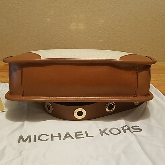 Michael Kors Womens Sullivan Messenger Handbag - Picture 5 of 8